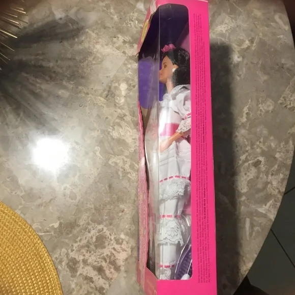 Puerto Rican Barbie (Dolls of the World Collection) 1996 - Picture 6 of 9